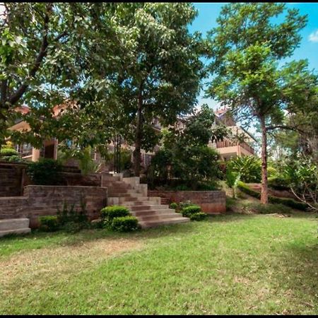 Riverfront Gardens Bed & Breakfast Mjini ภายนอก รูปภาพ