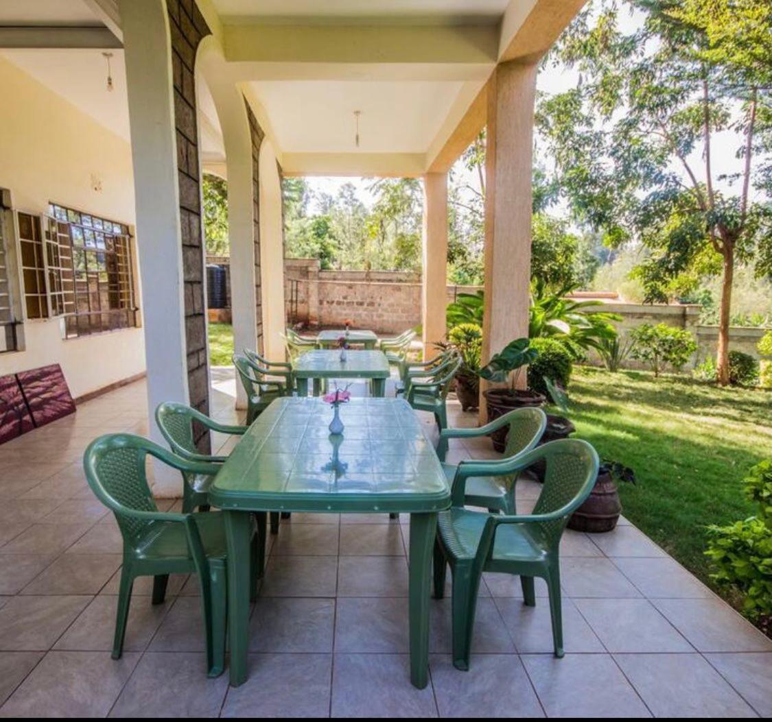 Riverfront Gardens Bed & Breakfast Mjini ภายนอก รูปภาพ