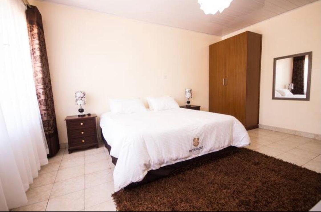 Riverfront Gardens Bed & Breakfast Mjini ภายนอก รูปภาพ