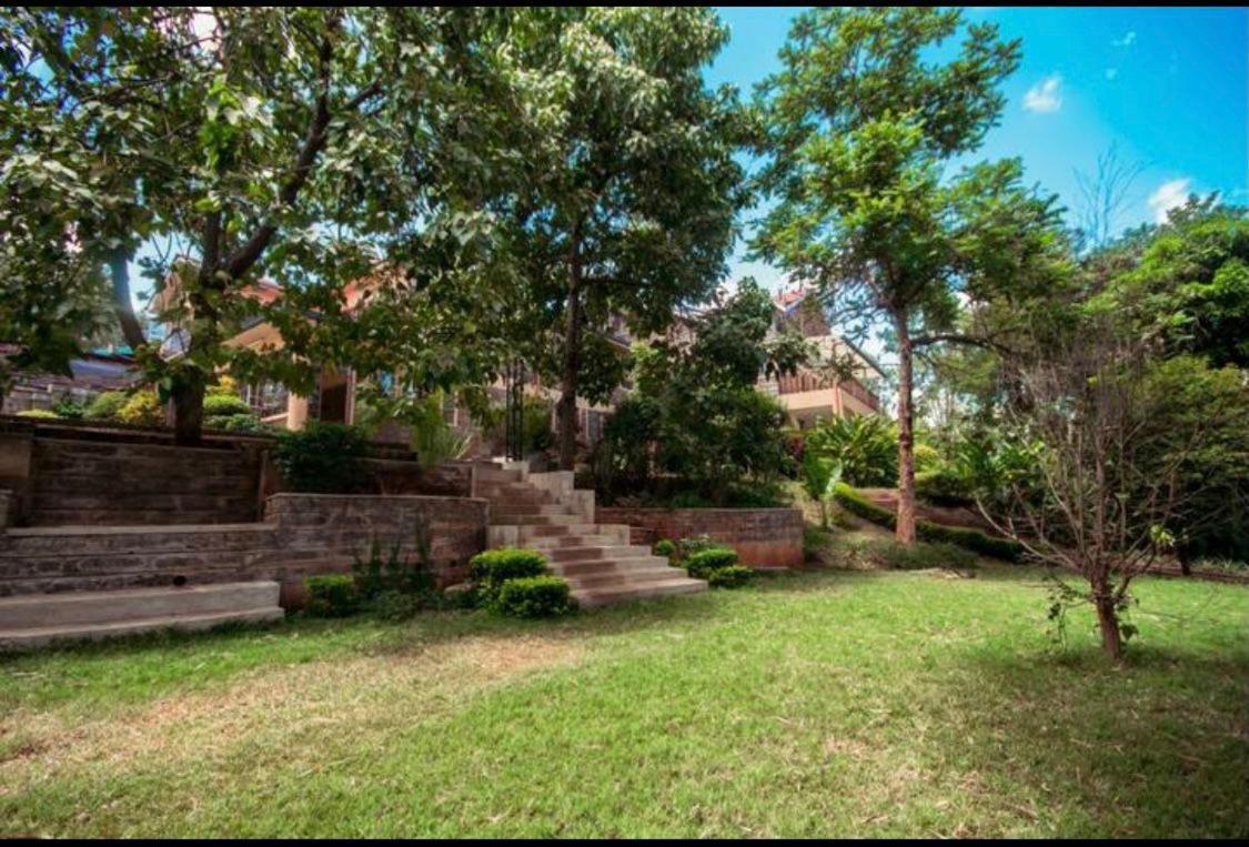 Riverfront Gardens Bed & Breakfast Mjini ภายนอก รูปภาพ