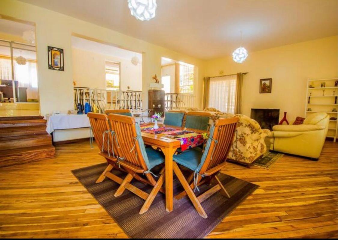 Riverfront Gardens Bed & Breakfast Mjini ภายนอก รูปภาพ