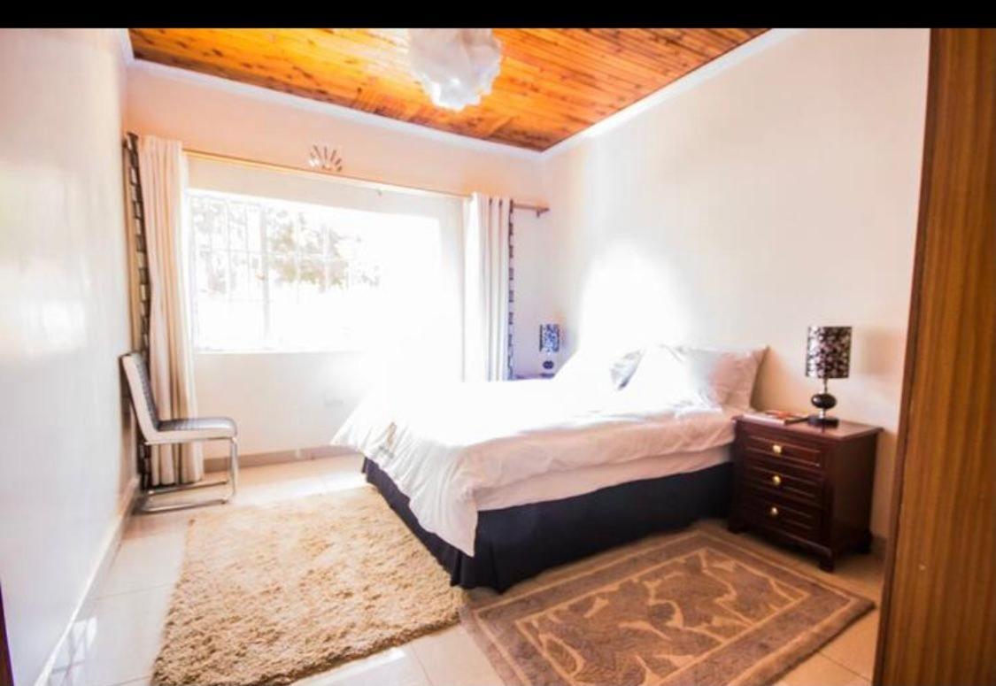 Riverfront Gardens Bed & Breakfast Mjini ภายนอก รูปภาพ